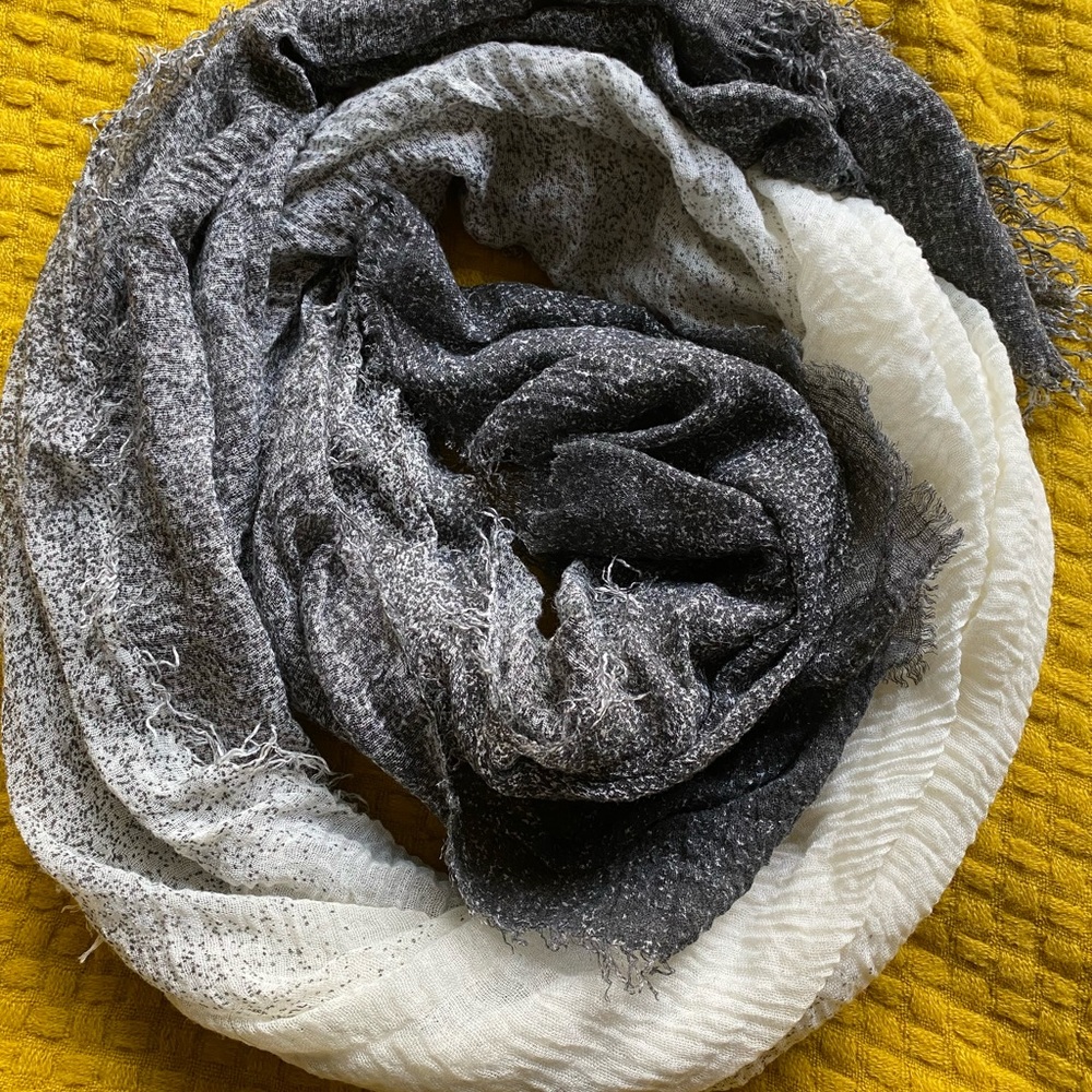 Luxurious Ombré Scarf (White to Dark Grey)